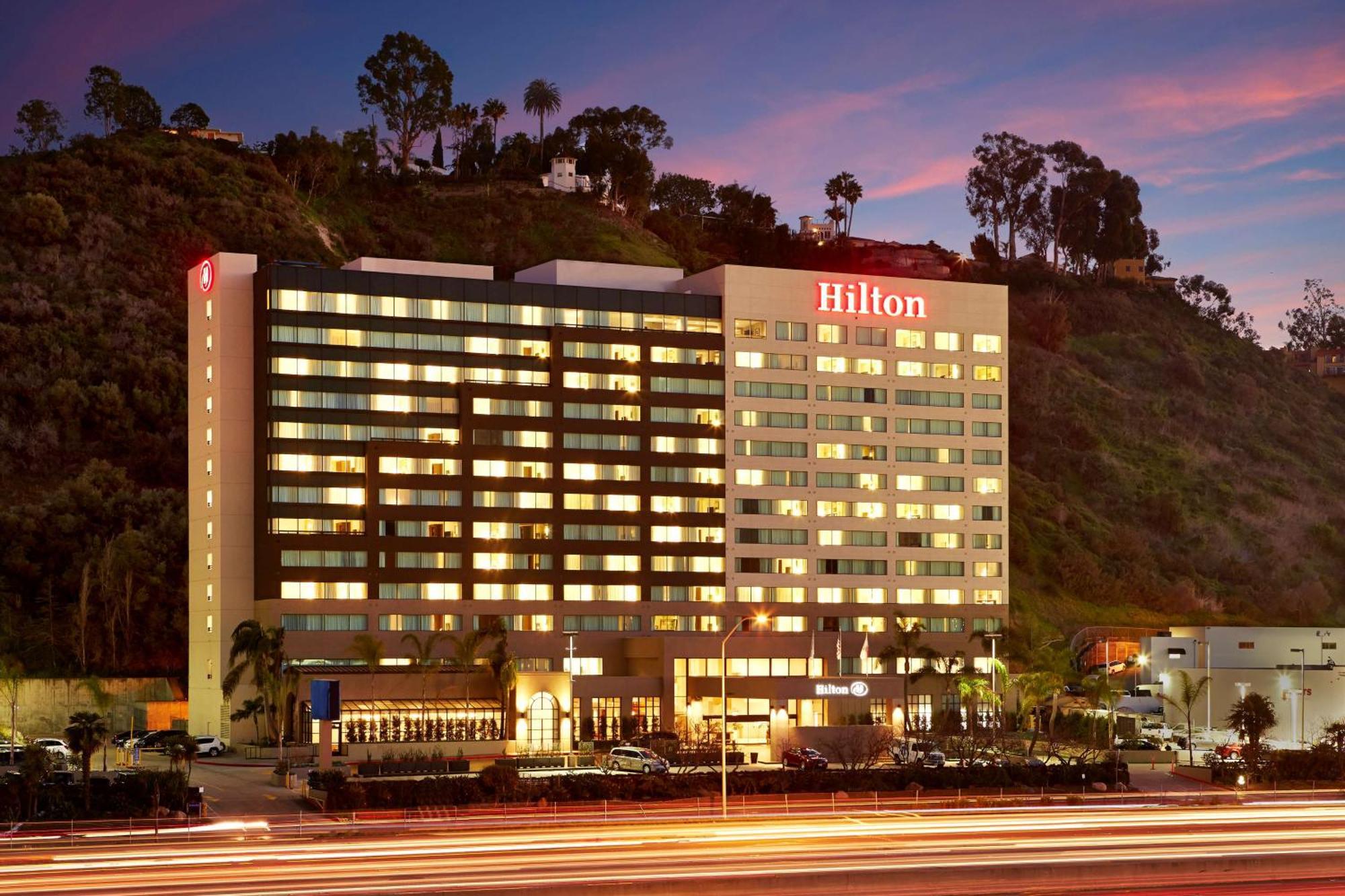 Hilton San Diego Mission Valley Exterior photo
